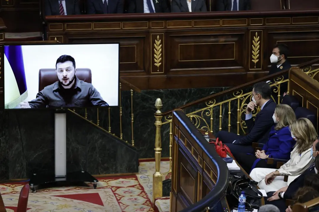 El pleno del Congreso de los Diputados, asiste a la videoconferencia del presidente de Ucrania, Volod&iacute;mir Zelenski. - EFE