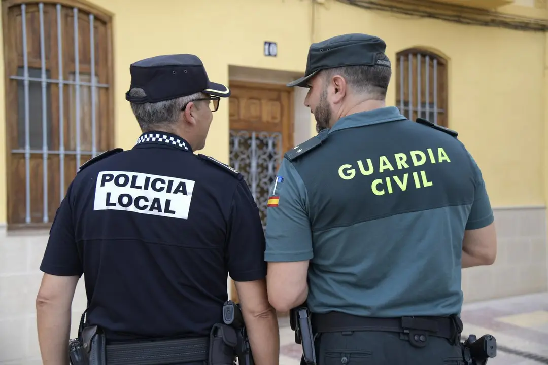 Guardia Civil y la Polic&iacute;a Local de Paiporta. - EP