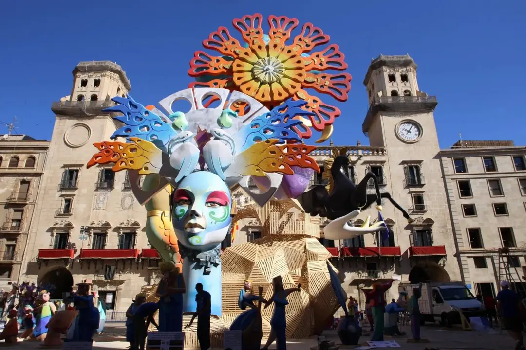 Hogueras de Alicante. - Alicante Turismo