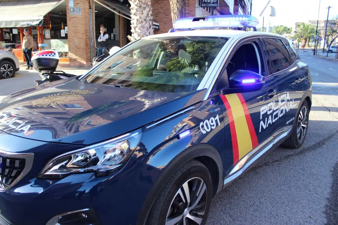 Veh&iacute;culo policial. - CNP