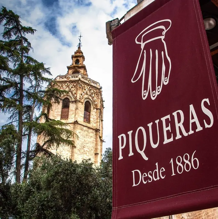 El comercio m&aacute;s antiguo de la plaza de la Reina de Valencia cierra sus puertas