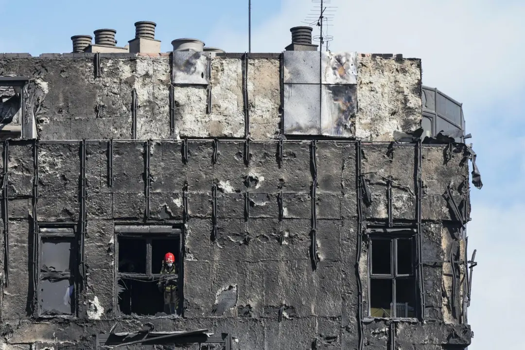 Los bomberos han accedido hasta los pisos superiores - Biel Ali&ntilde;o - EFE