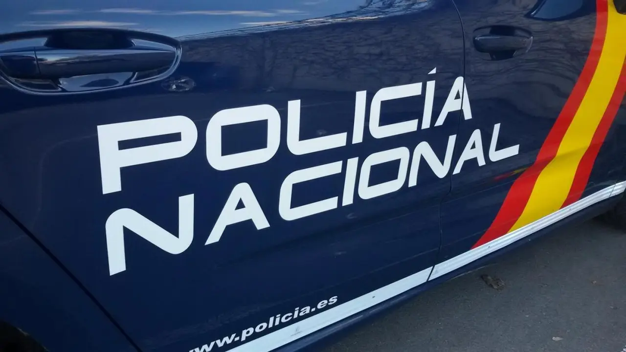 Polic&iacute;a Nacional. - A. I.