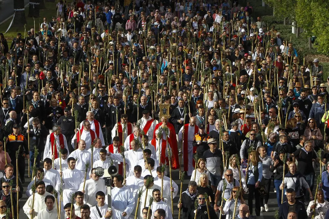 Miles de personas participan en la romer&iacute;a de la Santa Faz - EFE - MORELL