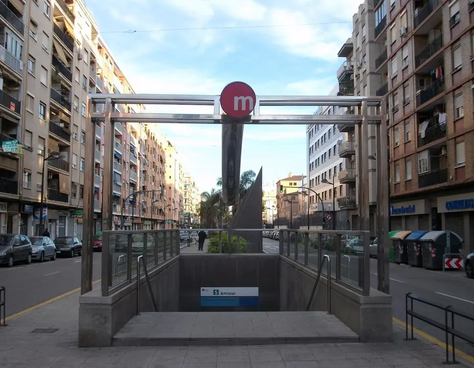 Acceso a una parada. | Metrovalencia