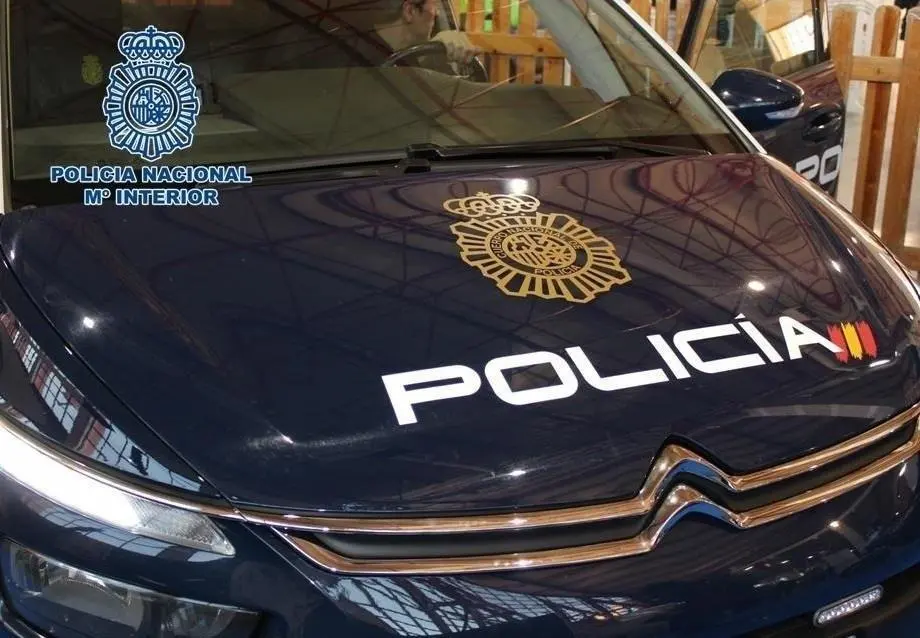 Polic&iacute;a Nacional. - EP