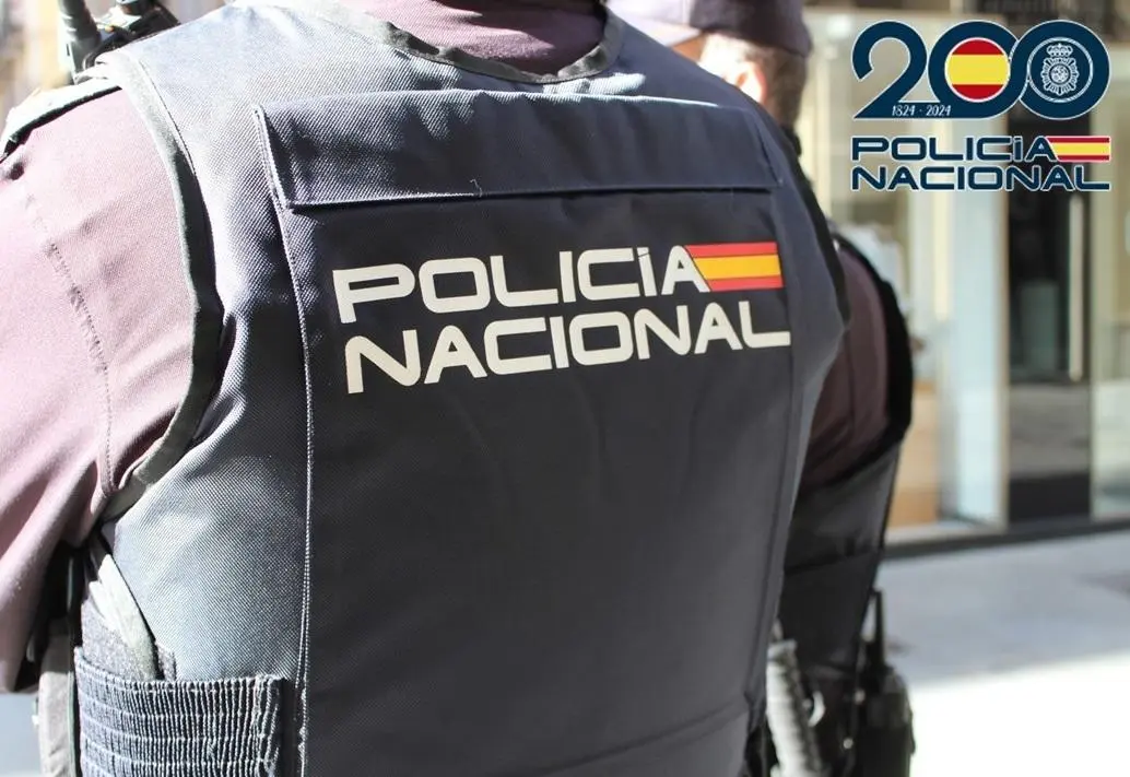 Polic&iacute;a Nacional. - EP