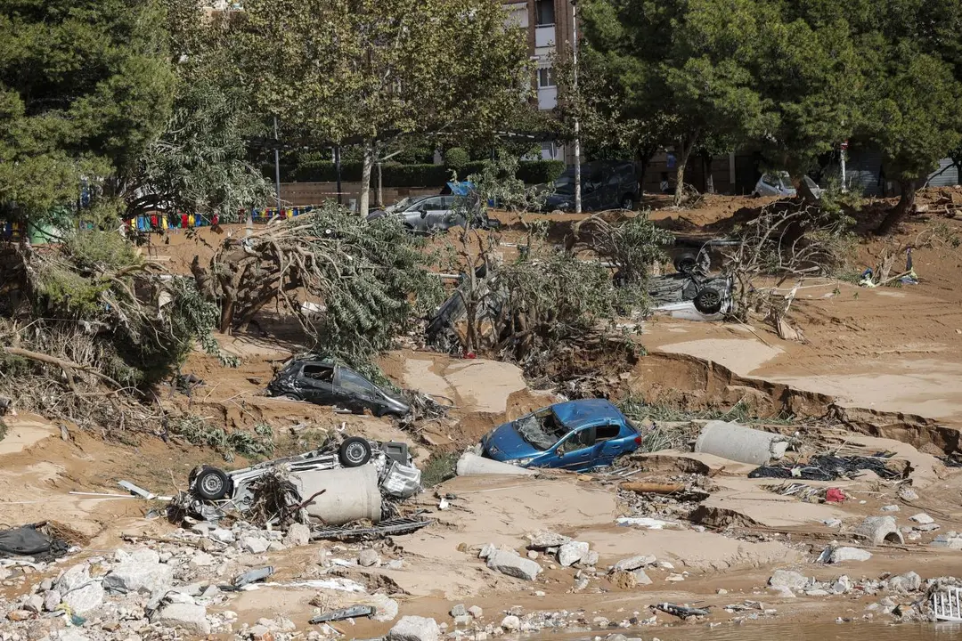 Da&ntilde;os de la dana en Paiporta. - EFE / Manuel Burque