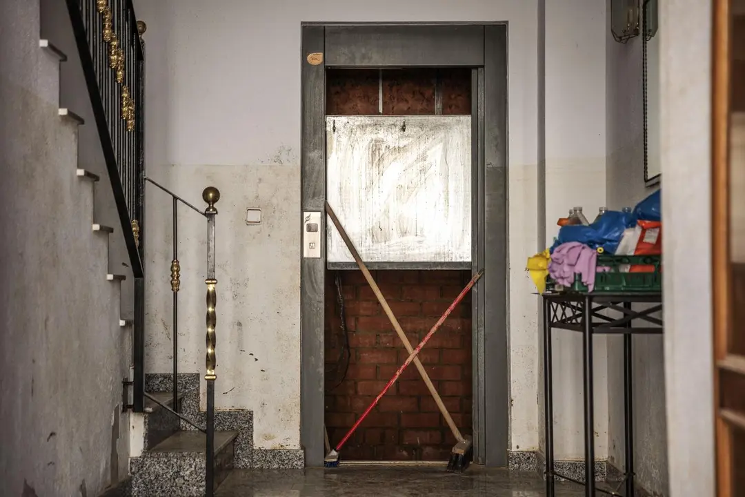 Ascensor averiado en Paiporta. - EFE