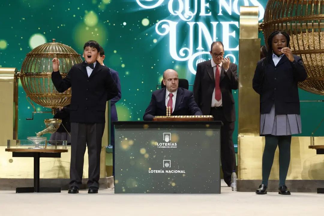 Yesica Paola Valencia G&oacute;mez y Francisco Moreno Dur&aacute;n cantan el gordo - J.J. Guill&eacute;n - EFE