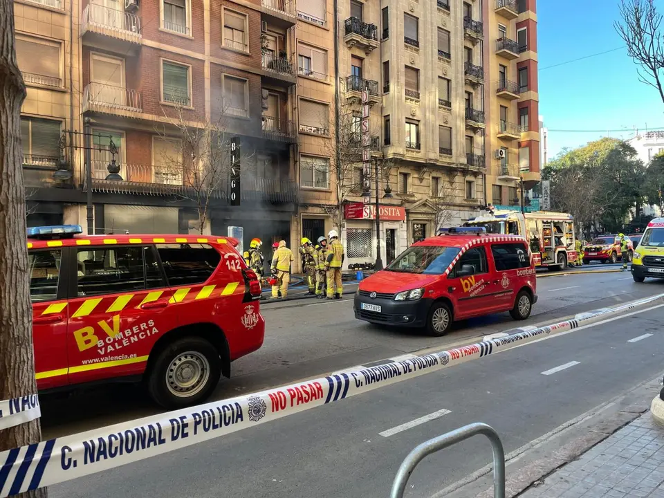 Los bomberos contin&uacute;an los trabajos - AYUNTAMIENTO VAL&Egrave;NCIA
