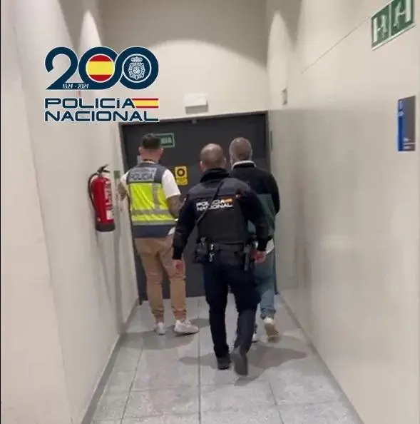 Detenido en el Aeropuerto de Alicante - POLIC&Iacute;A NACIONAL