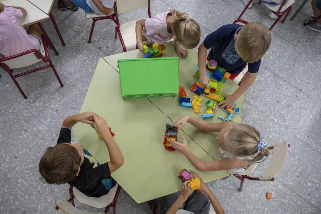 Varios ni&ntilde;os juegan. - Europa Press