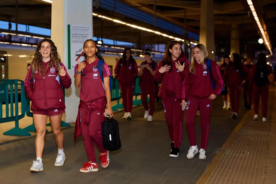 Llegada de la selecci&oacute;n a Valencia. - @SEFutbolFem / X