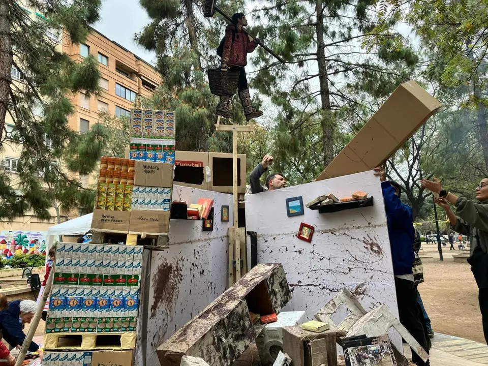 Una falla con m&aacute;s de 30 objetos donados - EUROPA PRESS