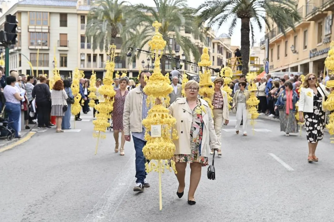 Cerca de 70.000 ilicitanos celebran con palmas blancas - AYUNTAMIENTO DE ELCHE
