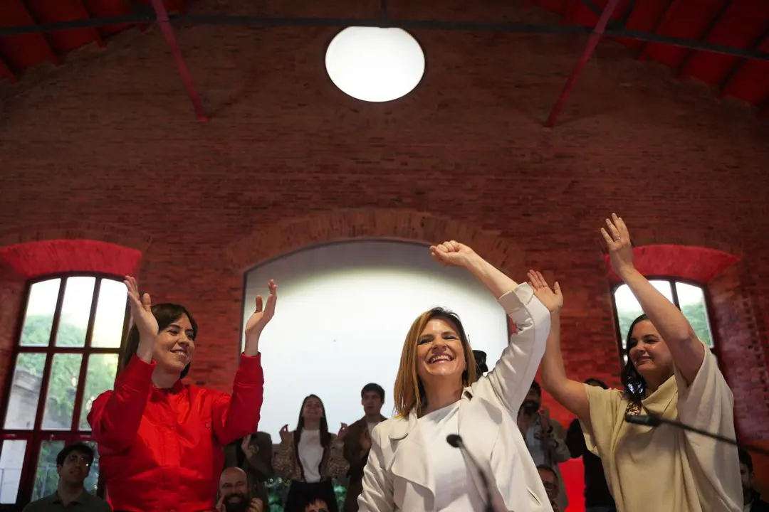 Pilar Bernab&eacute; (c). - EP