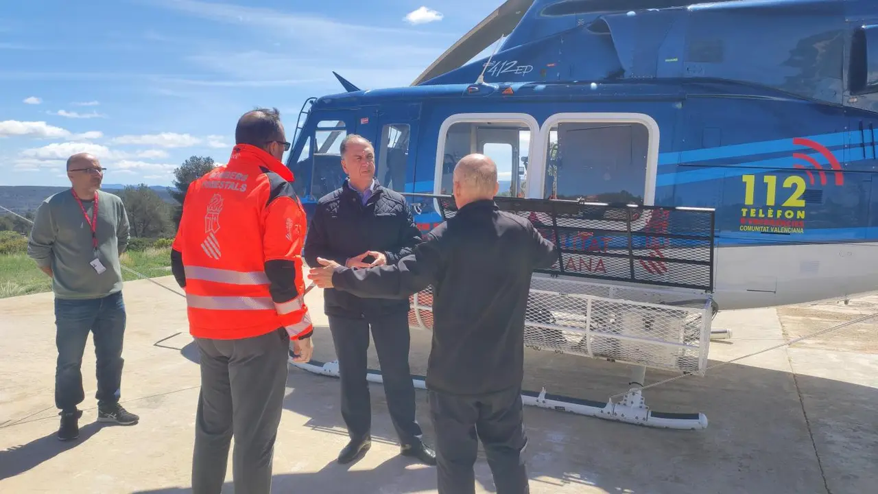 Helic&oacute;ptero de emergencias valencianos. - Conselleria de Emergencias e Interior