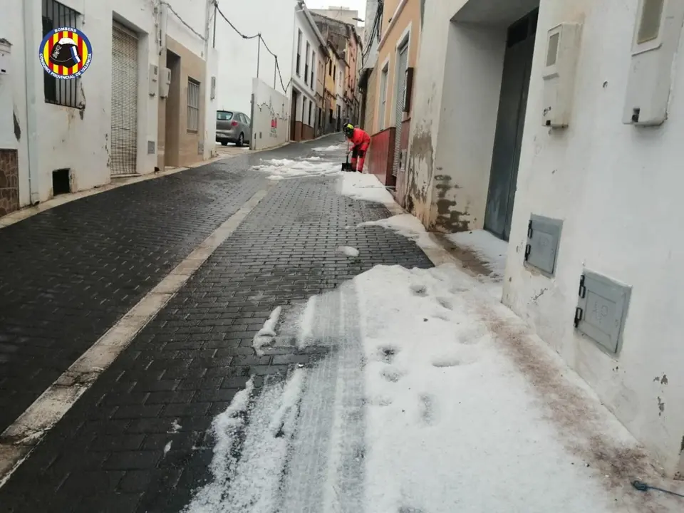 Efectivos de Bomberos de Valencia retiran granizo en l'Olleria - CONSORCIO PROVINCIAL BOMBEROS VALENCIA