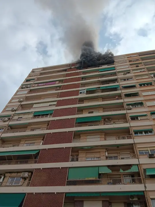 Bomberos dan por controlado un incendio en un edificio en Campanar - AYUNTAMIENTO DE VALENCIA
