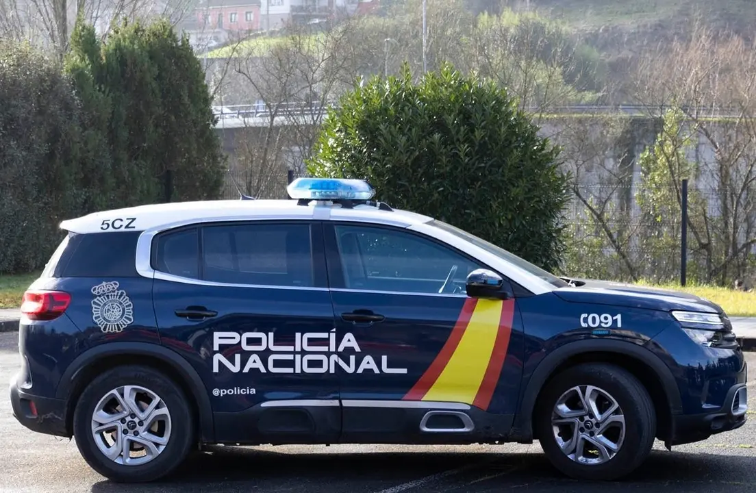 Polic&iacute;a Nacional. - EP