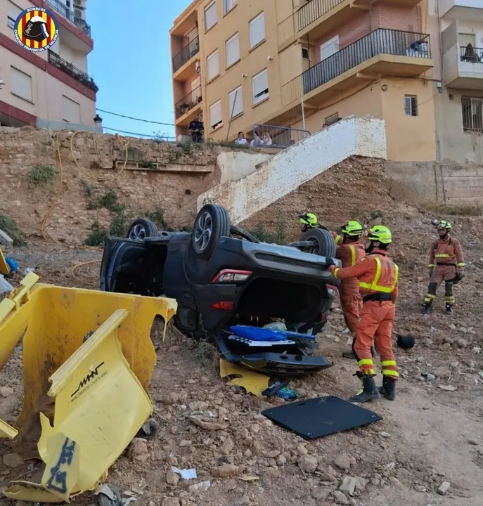 Tres heridos al caer con su veh&iacute;culo en el barranco de Paiporta - CONSORCIO PROVINCIAL DE BOMBEROS DE VALENCIA