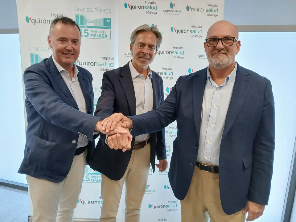 Quir&oacute;nsalud, proveedor m&eacute;dico Trops M&aacute;laga Balonmano (izqda-derecha G&oacute;mez, Urda y Camas). | Quir&oacute;nsalud
