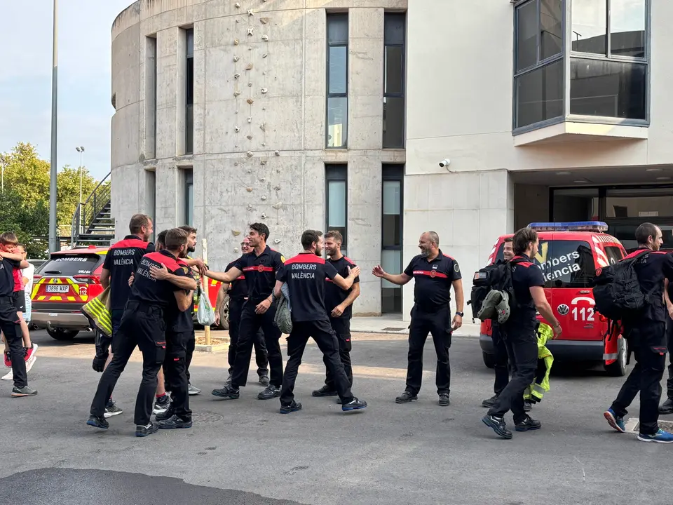 Regreso del primer contingente de Bomberos. | Europa Press.
