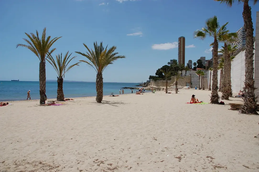 Playa de la Albufereta en Alicante. | Europa Press.