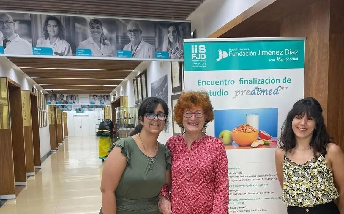 La doctora V&aacute;zquez y dos nutricionistas implicadas en el estudio.