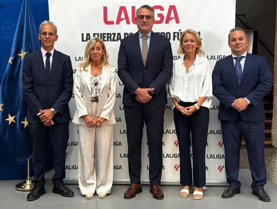 Asistentes a la firma del acuerdo entre la FEMP y LaLiga. | LaLiga