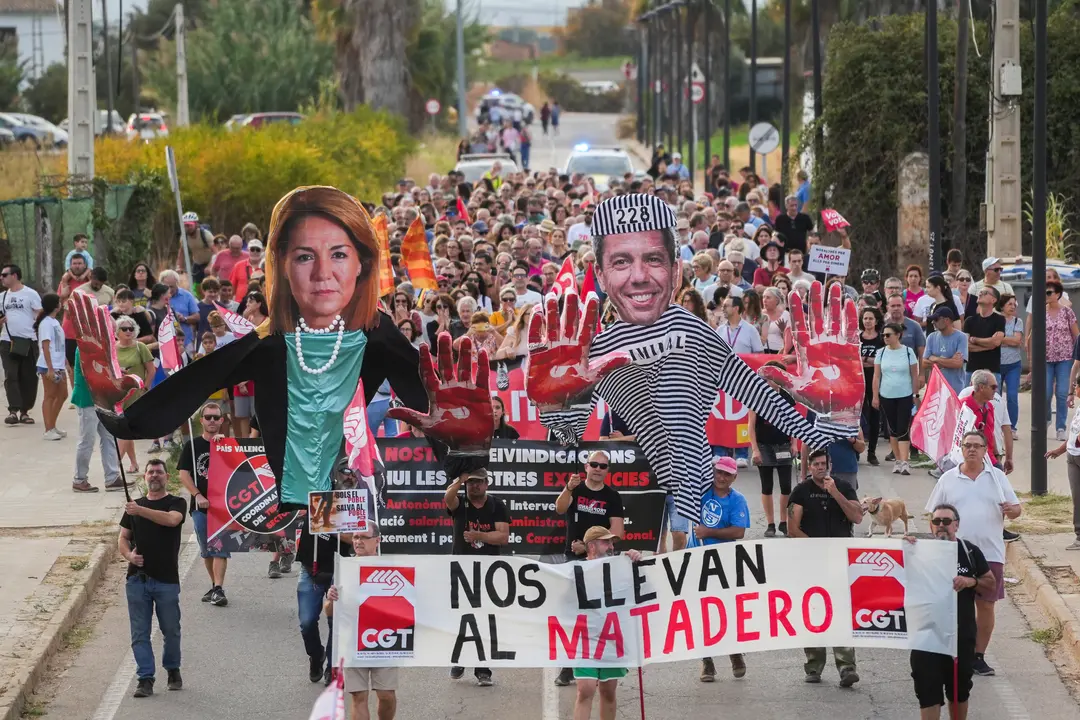 Dos manifestaciones salen de Paiporta y Val&egrave;ncia para "dejar claro y patente" que exigen dimisi&oacute;n de Maz&oacute;n tras dana | JORGE GIL - EUROPA PRESS