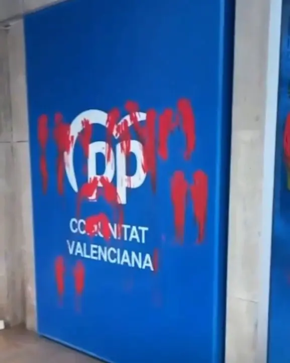 Sede del PP vandalizada | Sebasti&aacute;n Hipperdinger / Europa Press