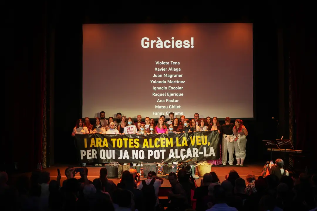 Asociaciones de v&iacute;ctimas homenajean a sus fallecidos un a&ntilde;o despu&eacute;s de la dana con canciones, cartas y poemas | JORGE GIL / EUROPA PRESS