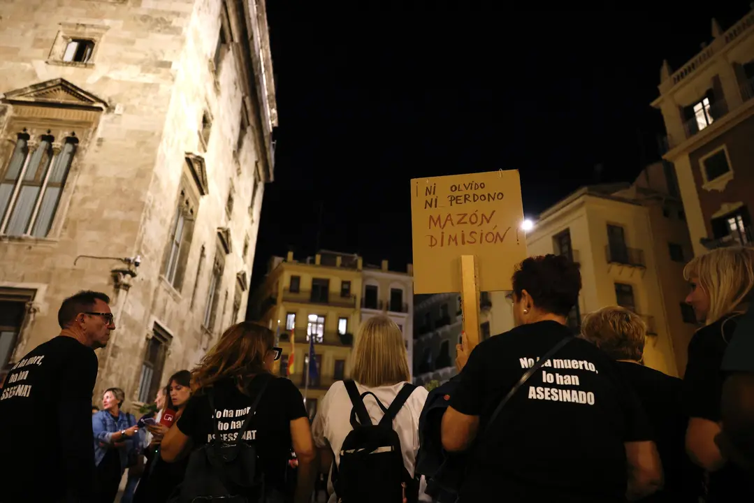 Familiares de v&iacute;ctimas de la dana se concentran ante el Palau de la Generalitat | ROBER SOLSONA / EUROPA PRESS