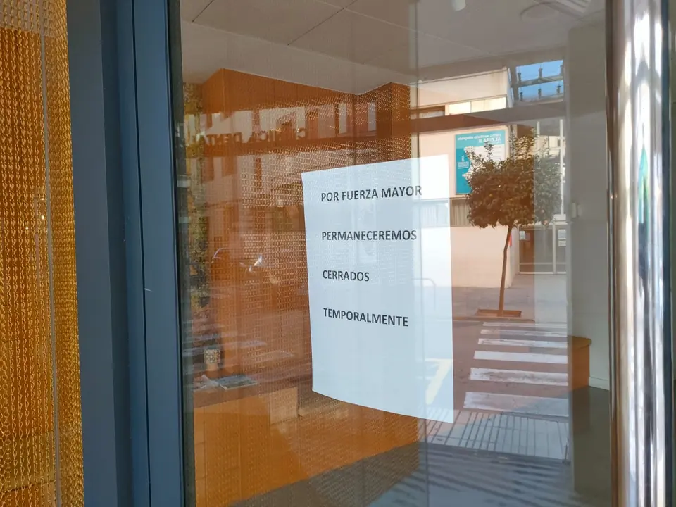 Cartel en la cl&iacute;nica dental donde fue tratada la menor | EUROPA PRESS