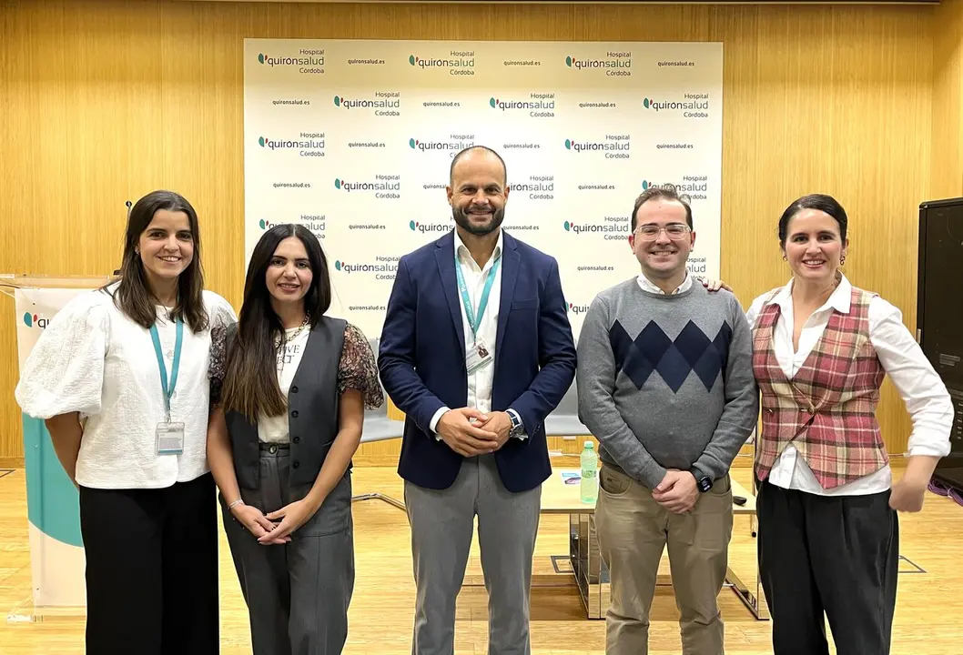 Las doctoras Carmen Guti&eacute;rrez y Luc&iacute;a Carranza, el director gerente, Luis Luengo, y los doctores Jaime Jes&uacute;s Castro y Mar&iacute;a Aguilar. | Quir&oacute;nsalud