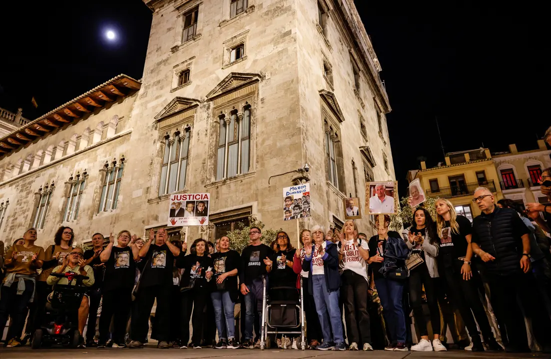 Un grupo de personas durante una protesta de asociaciones de v&iacute;ctimas de la dana | Rober Solsona / Europa Press