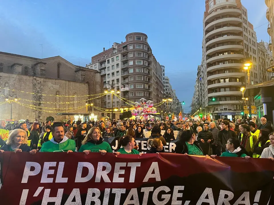 Manifestantes reclaman el derecho a la vivienda en Val&egrave;ncia | EUROPA PRESS