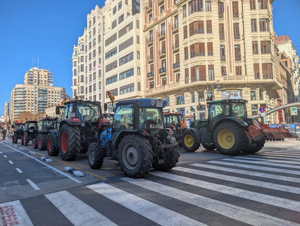 Tractorada convocada por Unaspi en la calle X&agrave;tiva de Val&egrave;ncia
- EUROPA PRESS
