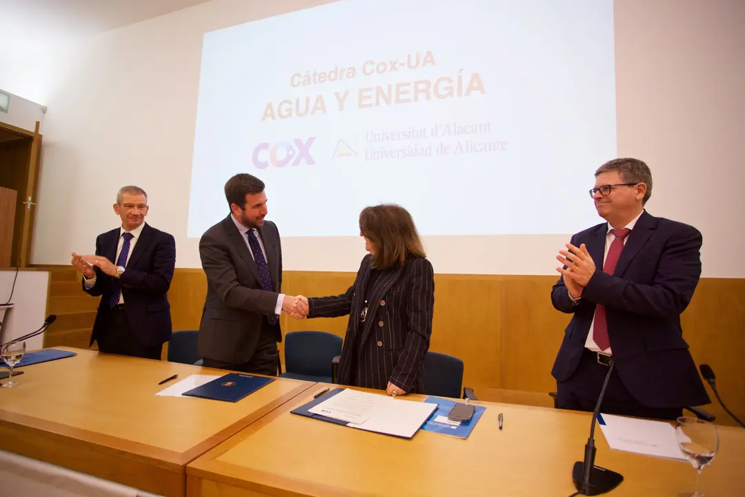 Enrique Riquelme, Presidente Ejecutivo de Cox, Amparo Navarro, Decana de la Universidad de Alicante y Andr&eacute;s Molina, Director del Instituto del Agua y de las Ciencias Ambientales. | Cox