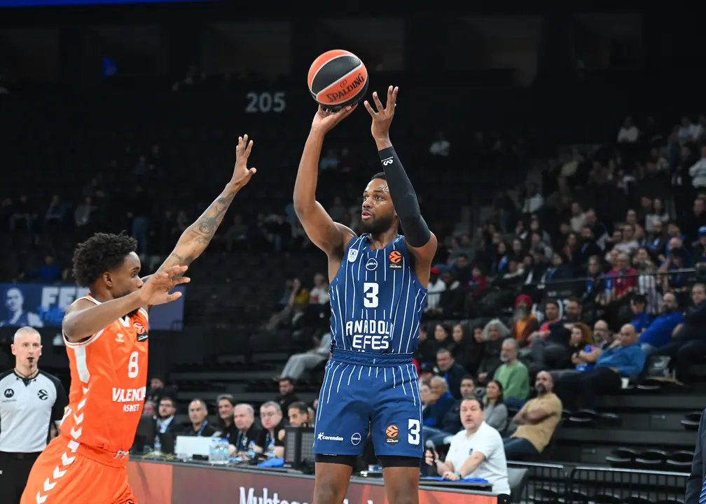 Efes-Valencia Basket | @AnadoluEfesSK / X