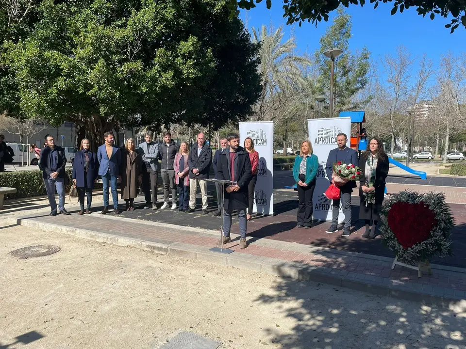 Imagen del acto conmemorativo del segundo aniversario del incendio del edificio de Campanar organizado por la Asociaci&oacute;n de Propietarios Afectados por el Incendio de Campanar (Aproicam) | EP