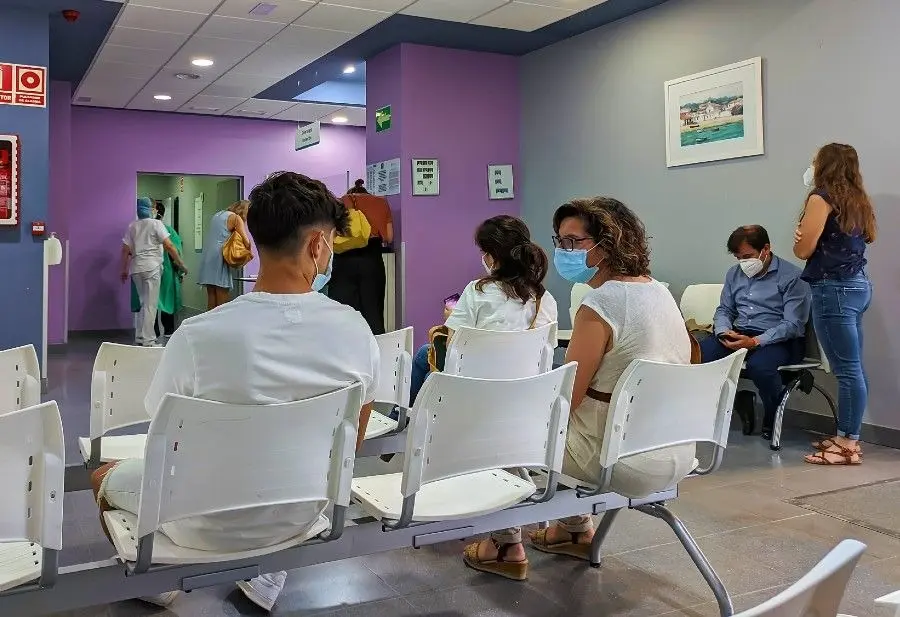 A1-141278Sala de espera de un hospital | Foto 123RF/Alfredosaz

2851-1