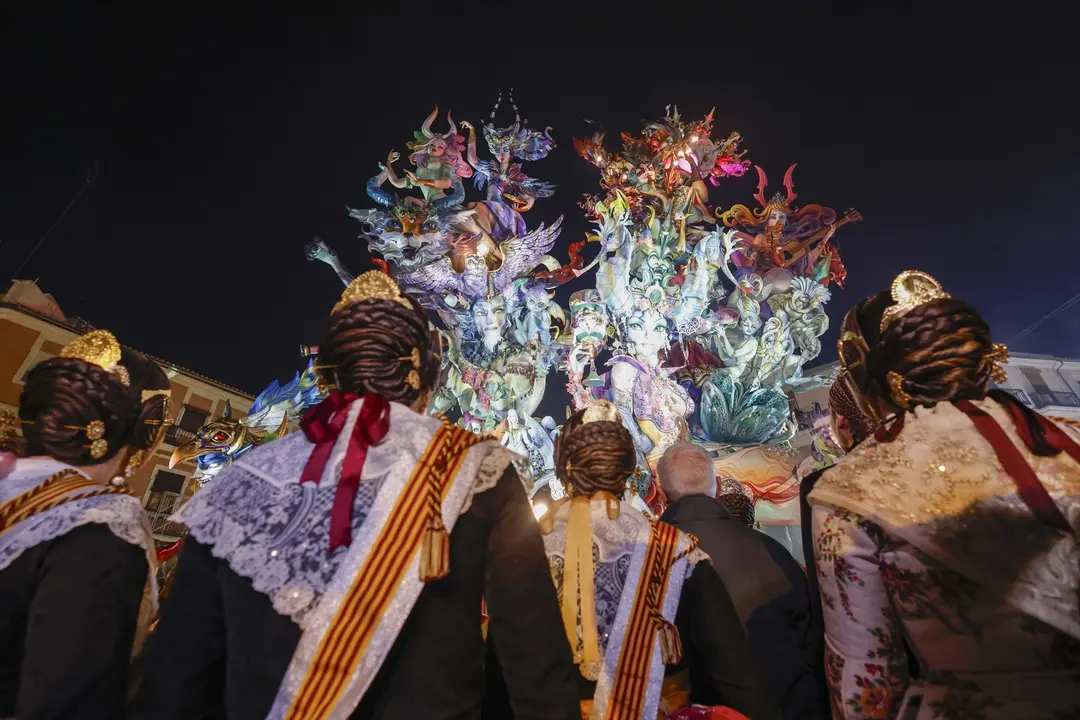 La comisi&oacute;n Convento Jerusal&eacute;n-Matem&aacute;tico Marzal se ha alzado con el primer premio de secci&oacute;n Especial de las Fallas 2026. | EP