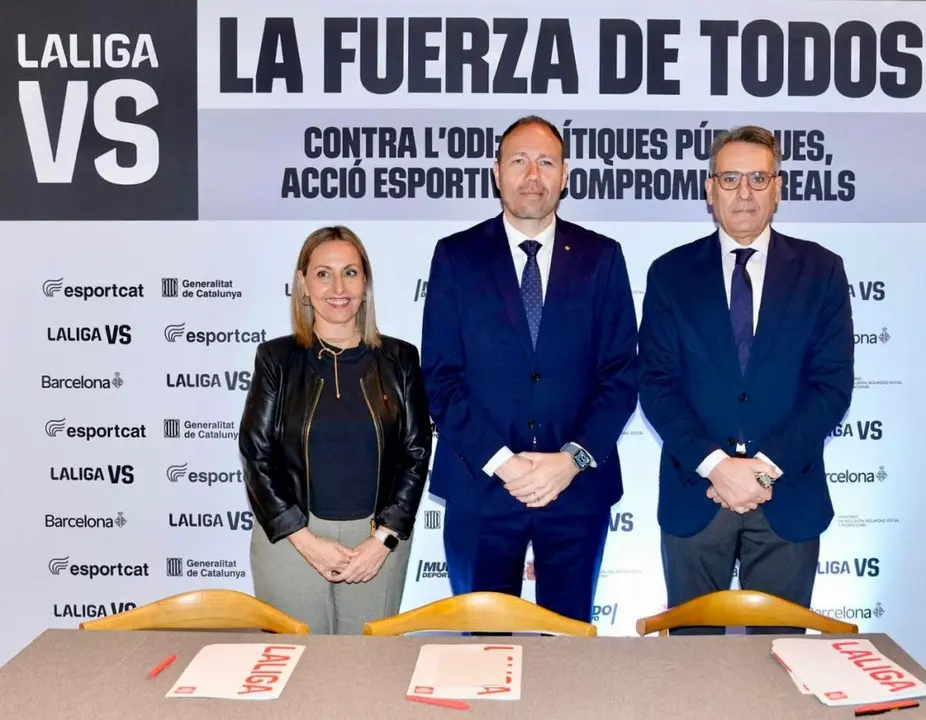 La consejera de Igualdad y Feminismo, Eva Menor Cantador; el consejero de Deportes, Berni &Aacute;lvarez, y director de Asuntos P&uacute;blicos y Relaciones Institucionales de LALIGA, Jos&eacute; Montero