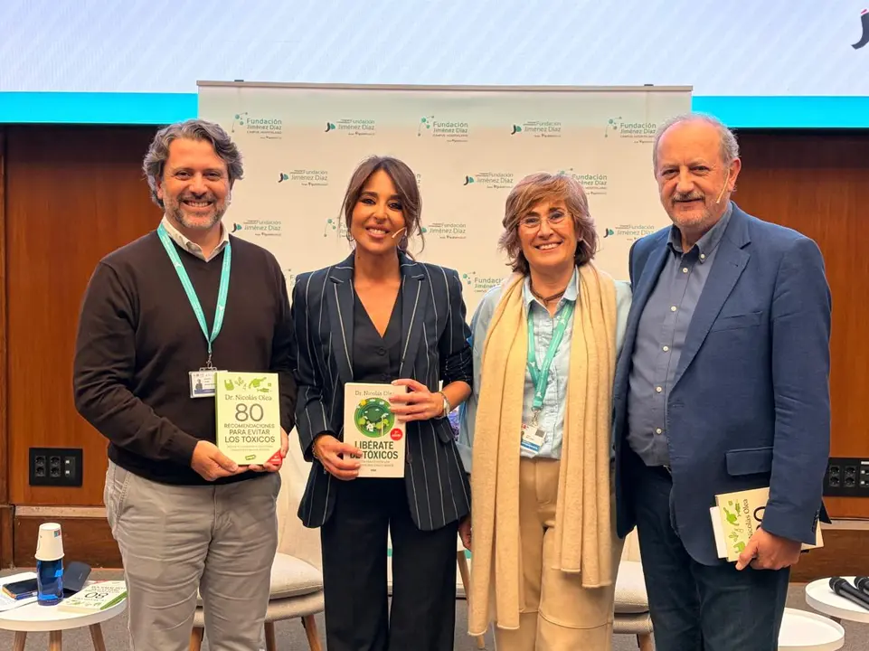 De izquierda a derecha: el doctor J. Arcos, A. Terradillos, A. Herr&aacute;iz y N. Olea, en el inicio de la jornada