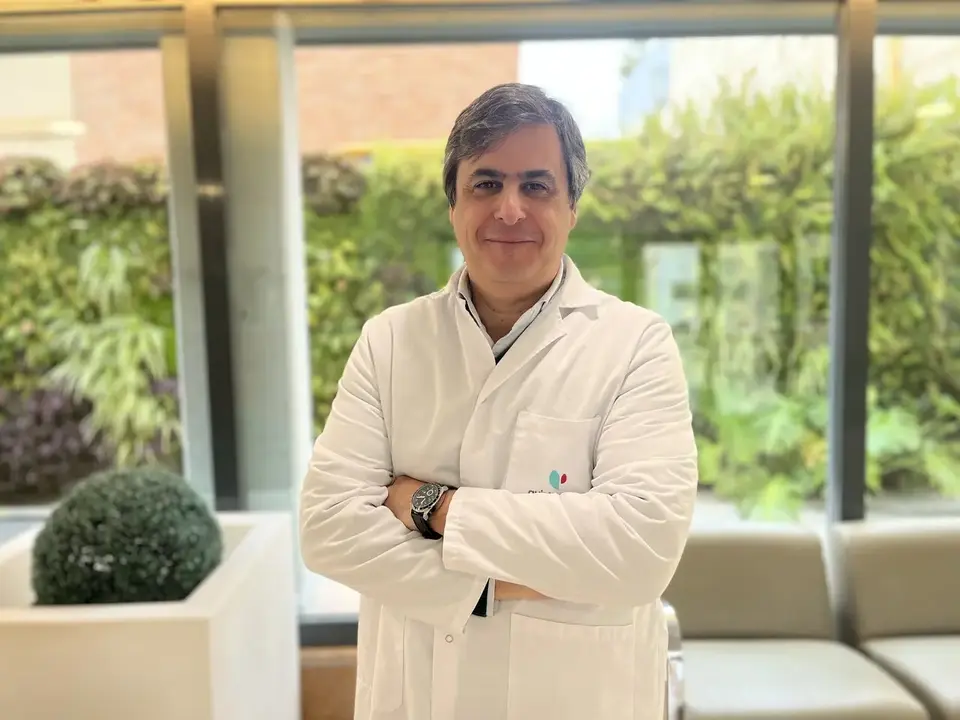 El doctor Nicol&aacute;s Merchante, especialista en enfermedades infecciosas del Hospital Quir&oacute;nsalud Sagrado Coraz&oacute;n. | Hospital Quir&oacute;nsalud