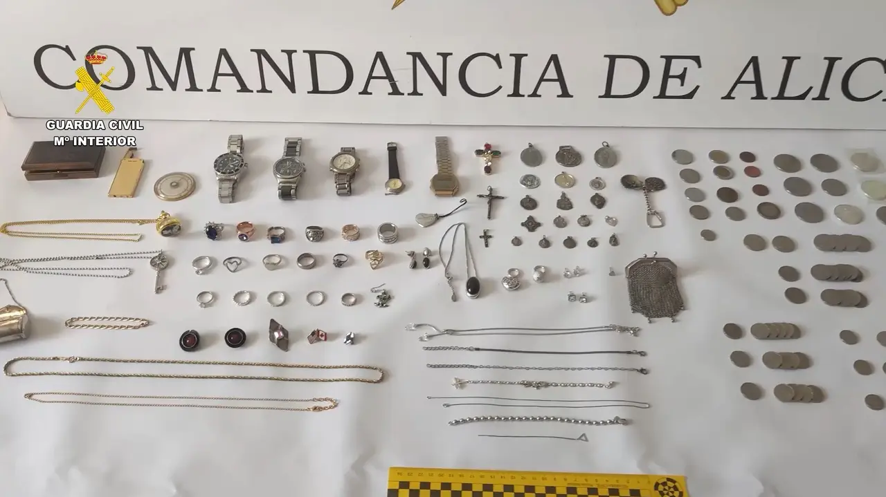 Efectos intervenidos por la Guardia Civil en el marco de esta operaci&oacute;n. | Europa Press.