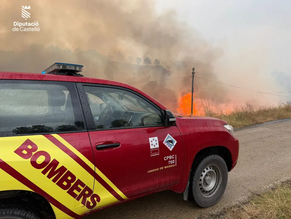 Bomberos en el incendio de Forcall. | Europa Press.